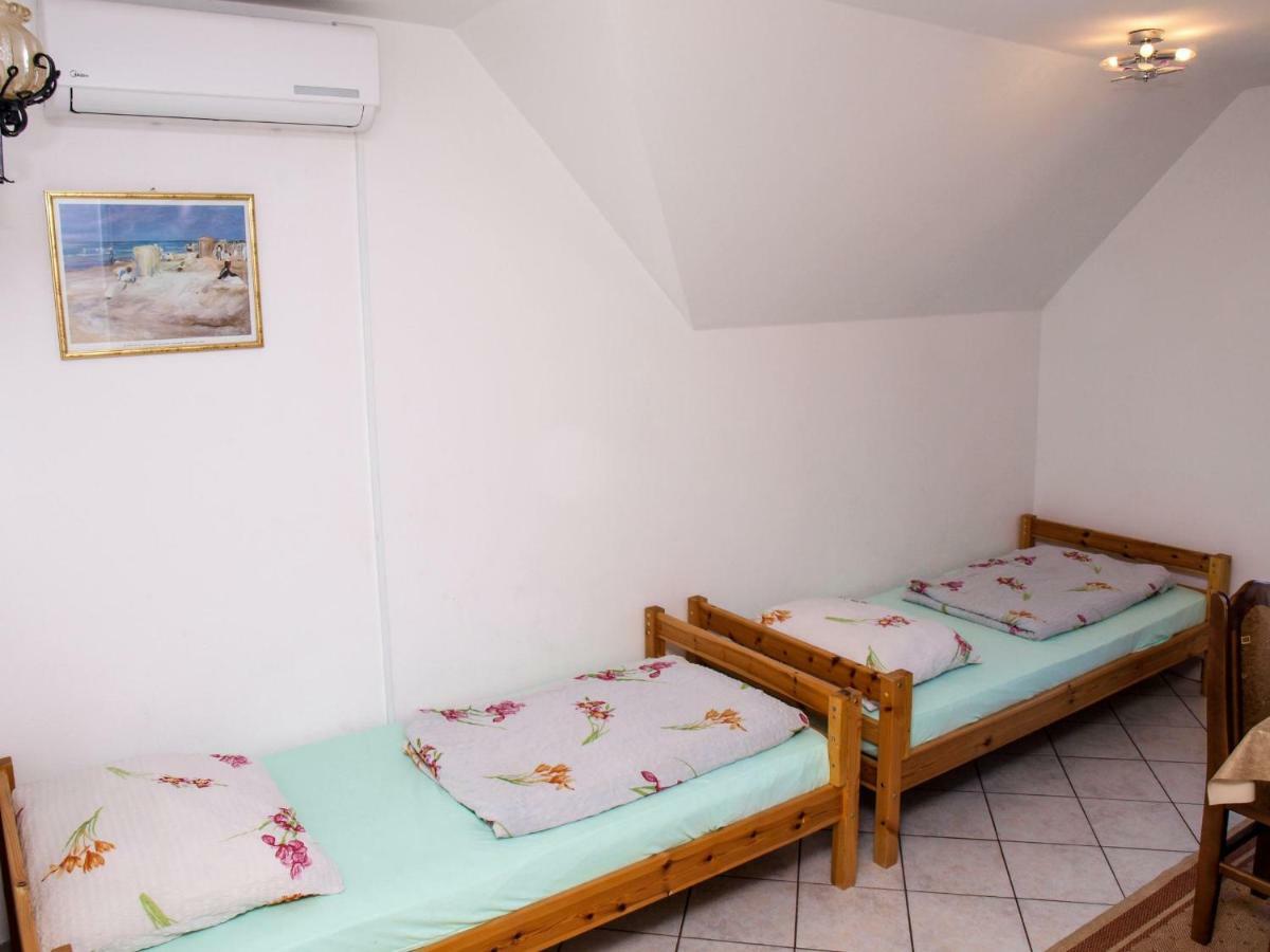 Apartments Vukovic พอสติรา ภายนอก รูปภาพ